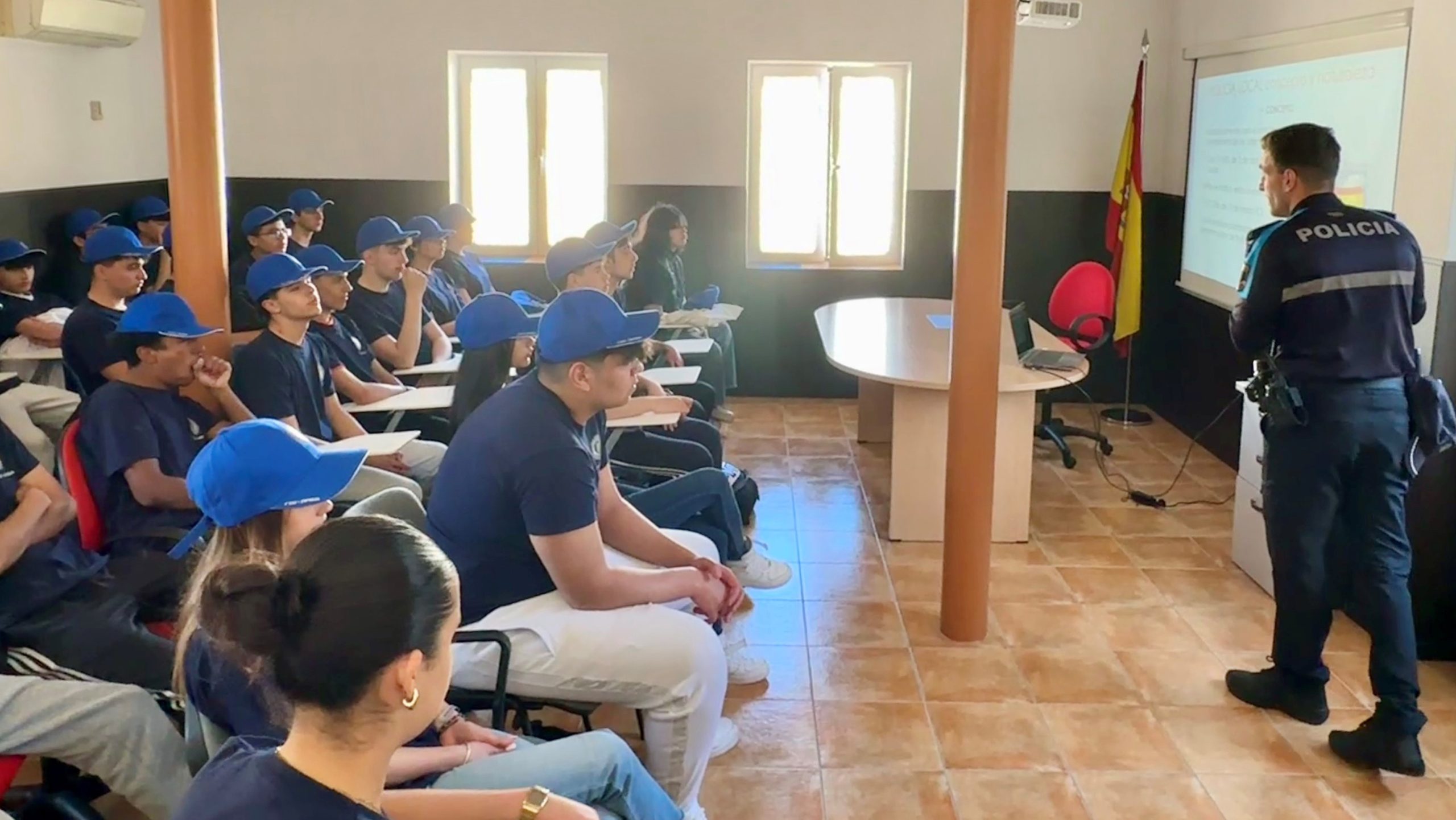 25 Jóvenes Inician Formación en la Singular ‘Academia de Policía Galapagueña’ Esta Semana