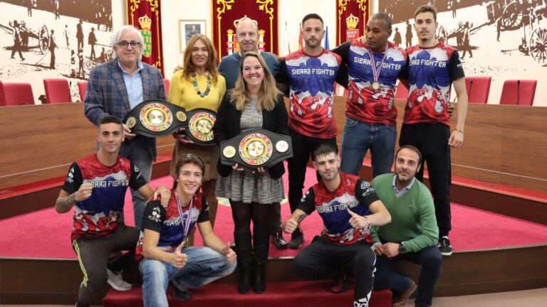 Alcaldesa Honra a los Campeones Mundiales de Muay Thai en Recepción Oficial