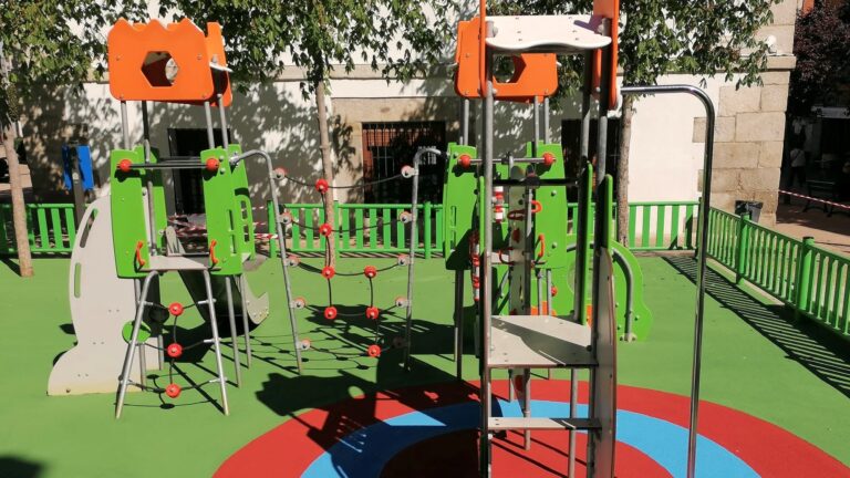 Galapagar Lanza Campaña de Limpieza Masiva en Parques Infantiles para Garantizar un Entorno Seguro para los Niños
