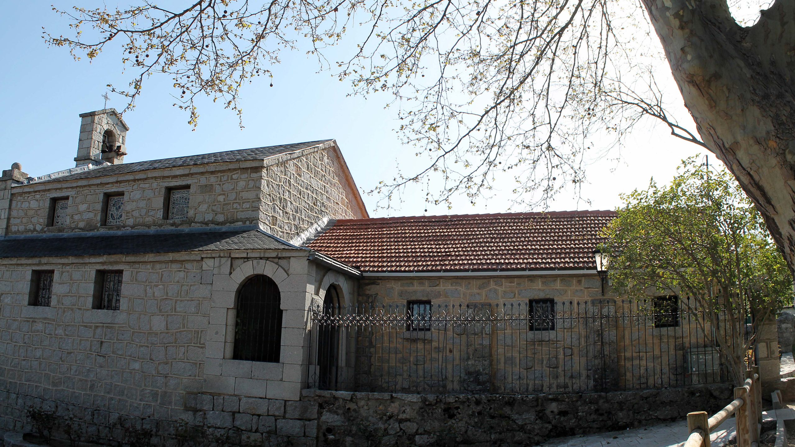 El Nuncio de la Santa Sede en España Visita La Navata este Domingo