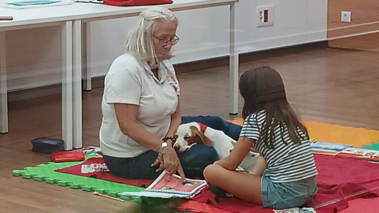 «Perico», el Canino de Galapagar que Fomenta la Lectura en Niños con Necesidades Especiales