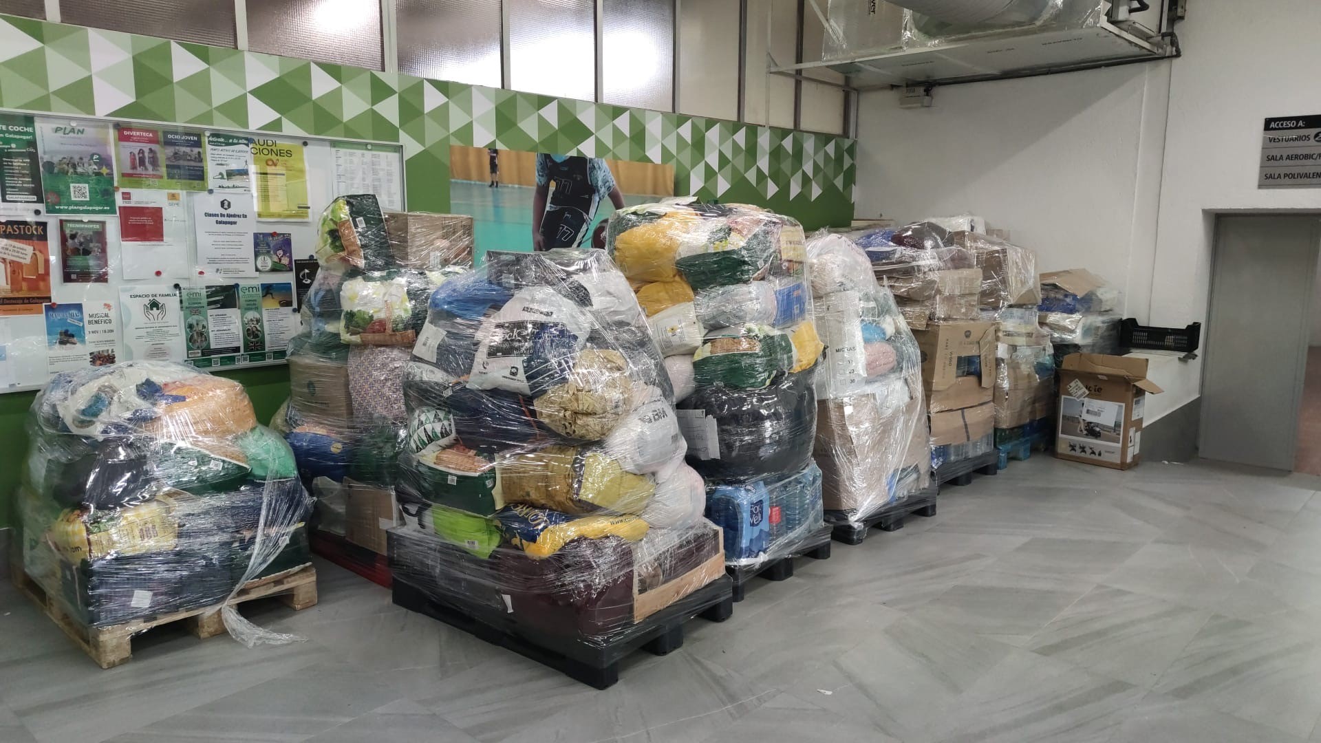 Galapagar reúne 30.000 kilos de ayuda entre alimentos y materiales para los damnificados por la DANA