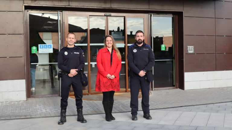 Los dos nuevos policías de la promoción de movilidad ya se han incorporado en Galapagar