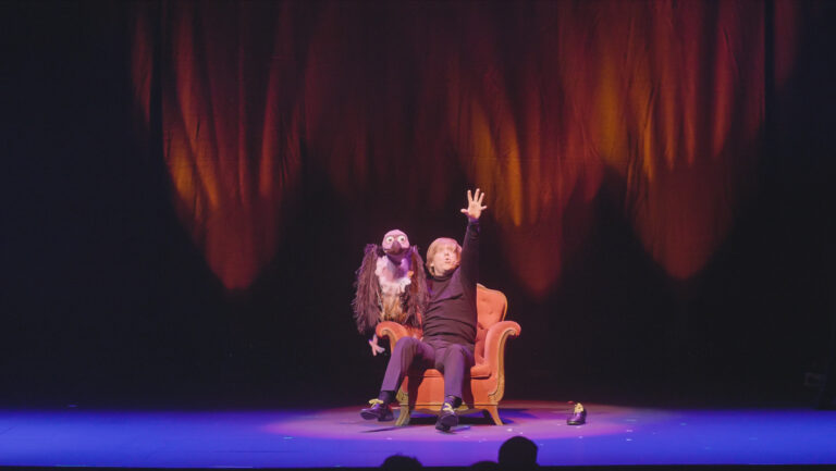 Diviértete en familia con un espectáculo de risas, magia y ventriloquía en el Teatro Jacinto Benavente