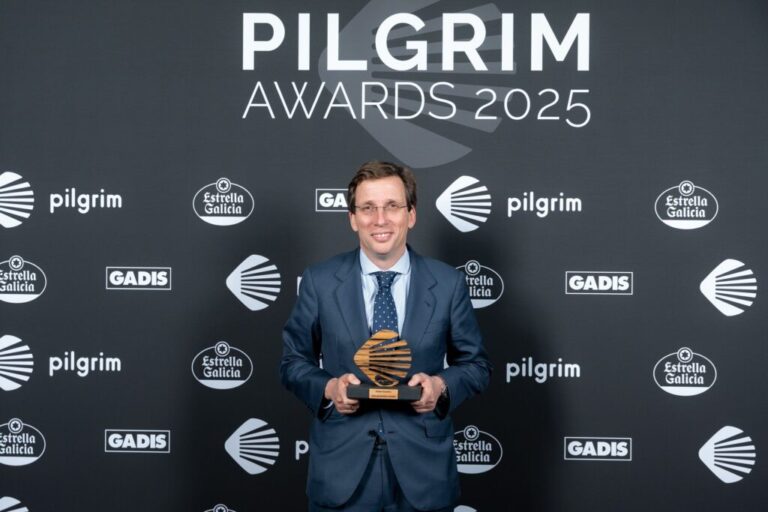 Nieves Álvarez y el alcalde José Luis Martínez -Almeida, premiados en la III Edición de los Premios Pilgrim