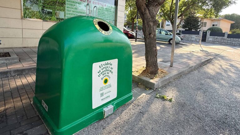 Galapagar refuerza su compromiso con el reciclaje de vidrio instalando 15 nuevos contenedores en ubicaciones estratégicas