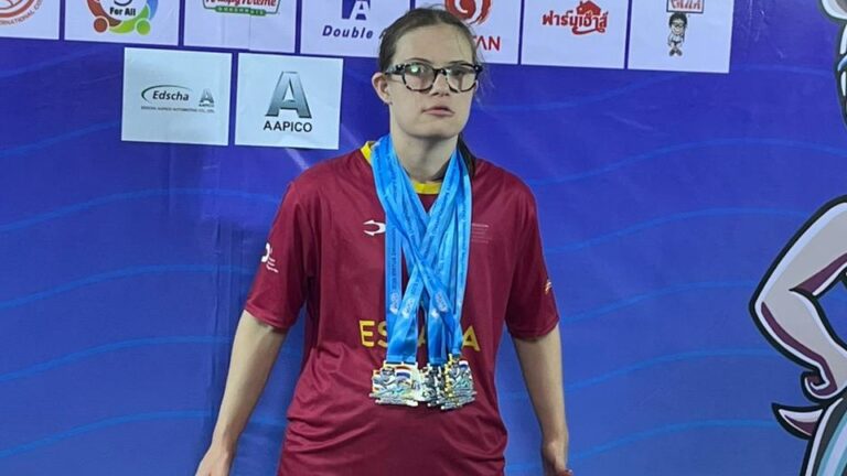 Camino Martínez deslumbra con ocho medallas y récord mundial en el Virtus World Swimming Championships 2025