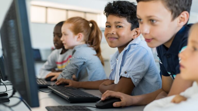 Debate en Galapagar: Cómo preparar a las familias ante los retos del mundo digital y la inteligencia artificial