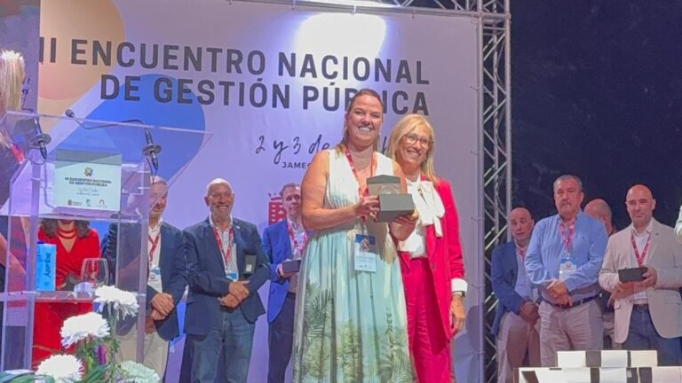 Jacinto recibe premio en el Congreso Nacional de Gestión Pública de Lanzarote por su destacada labor