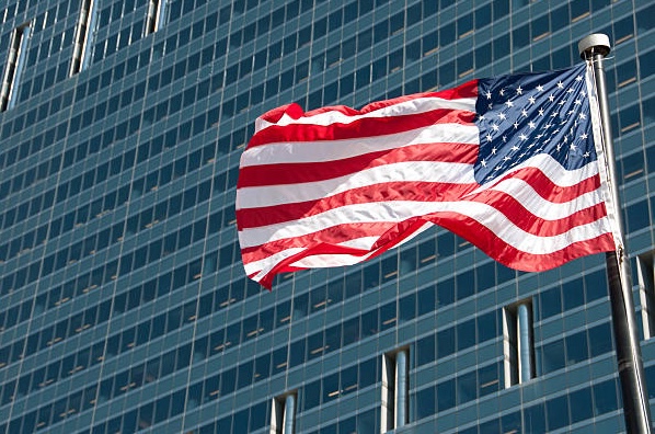 Emprendedores hispanohablantes aceleran la creación de negocios en Estados Unidos mediante estructuras como las LLC