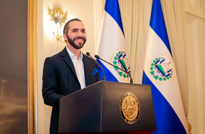 El gobierno de Nayib Bukele sella alianza con xAI y anuncia tutorías con Grok en 5,000 escuelas públicas en El Salvador