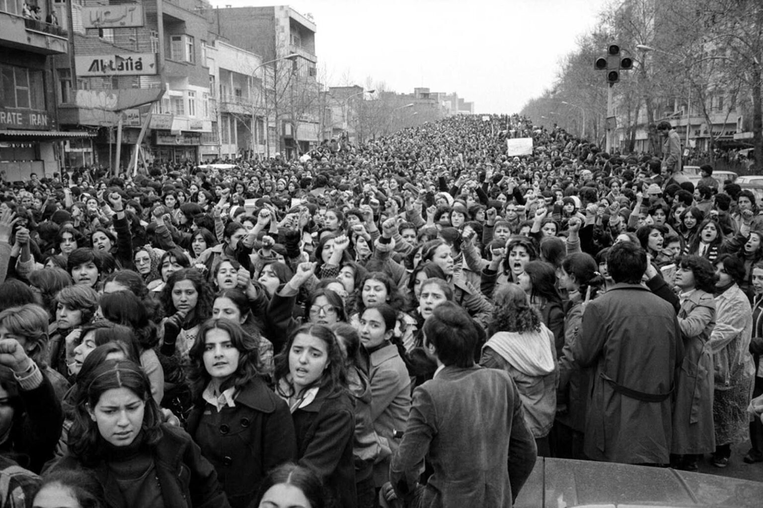 La revolución de las mujeres en Irán: raíz, llama y porvenir